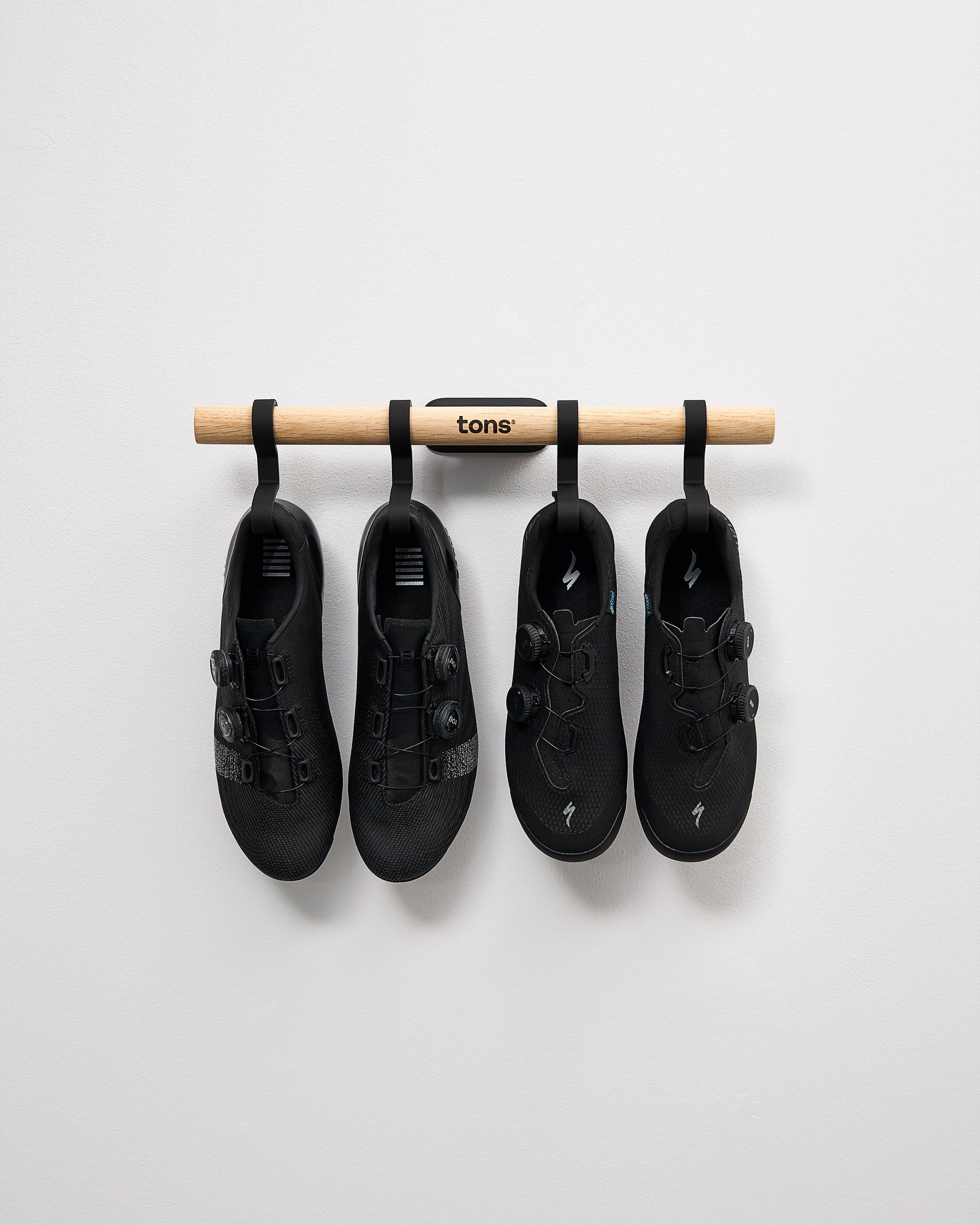 Short Bar — C . 2x Pairs of Shoes
