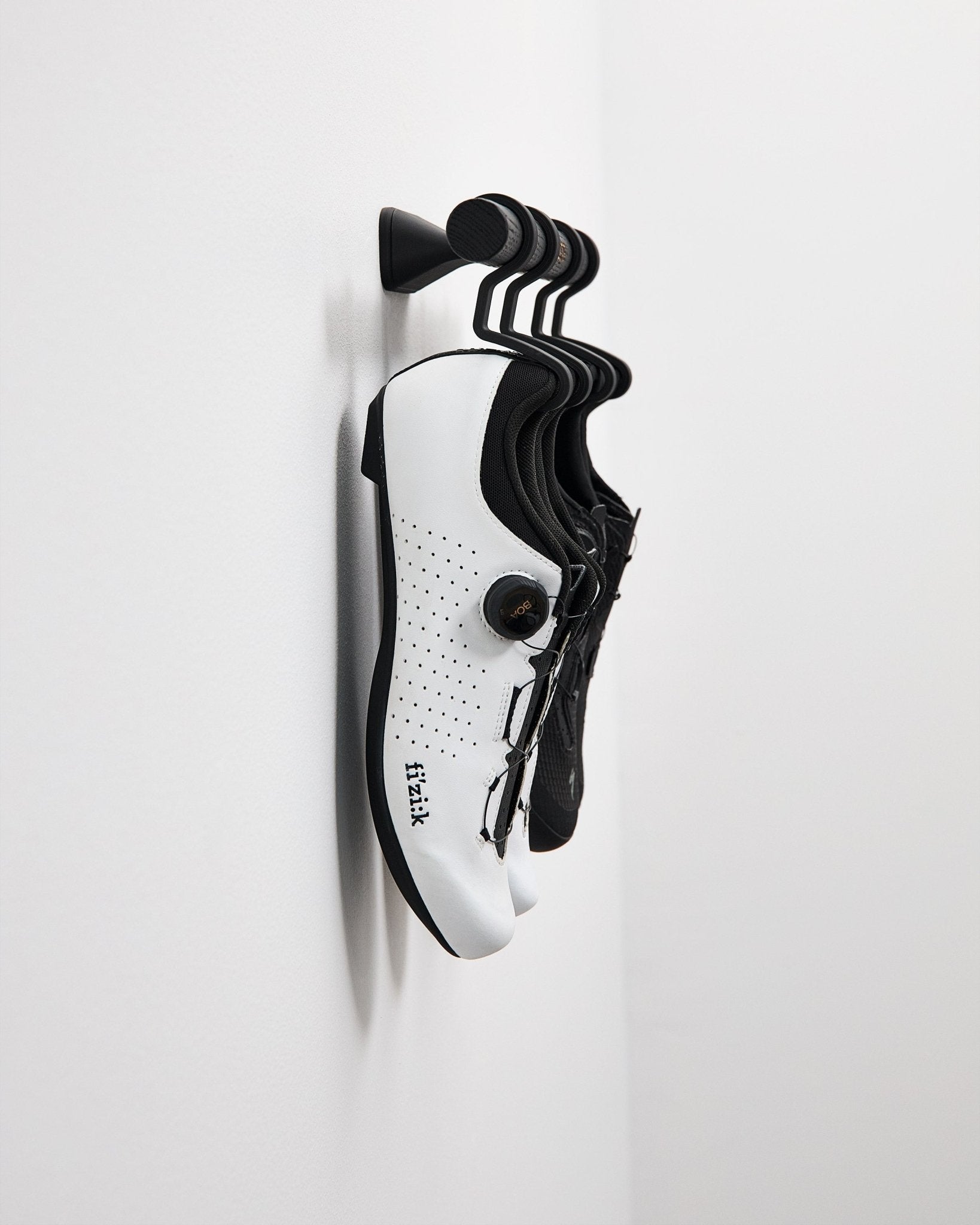 Short Bar — C . 2x Pairs of Shoes