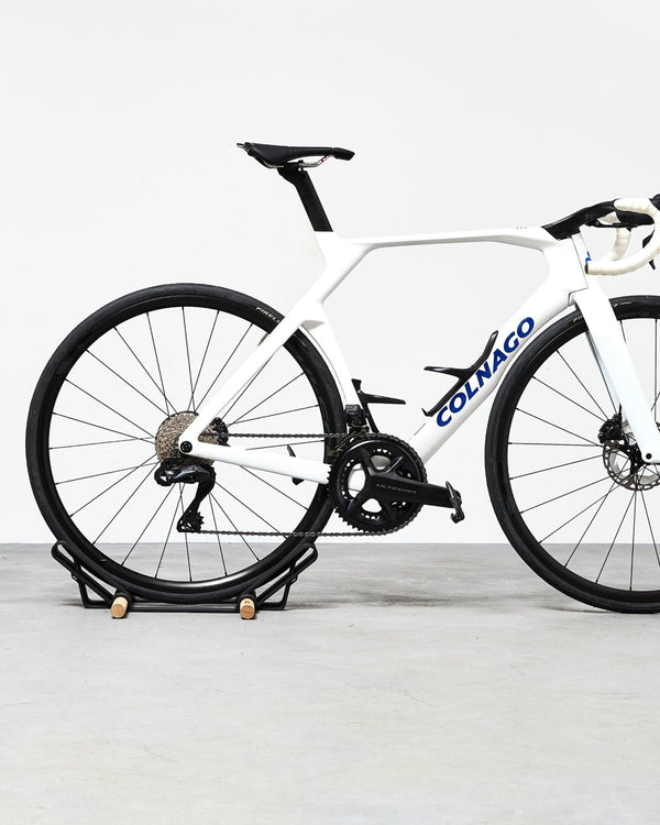 Bike Stand — Minimaler Bodenständer für Rennrad & Gravelbike
