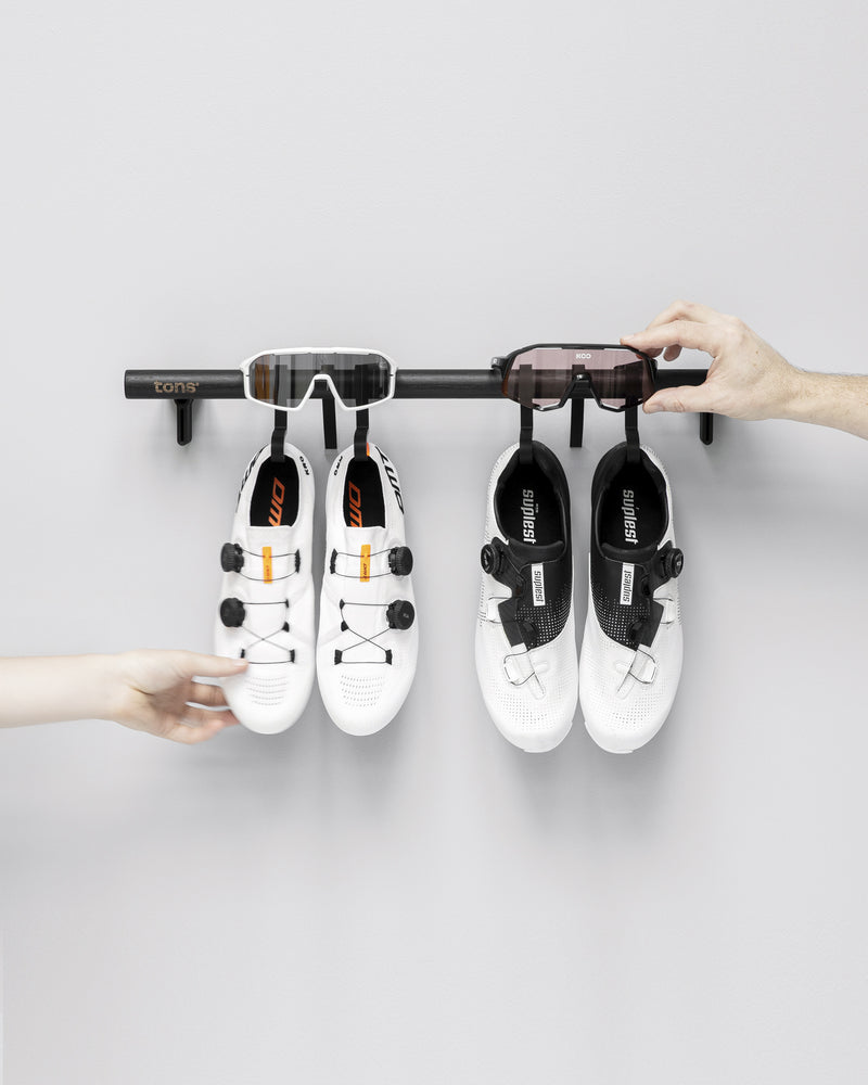 Bar — E . 2x Glasses + 2x Shoes