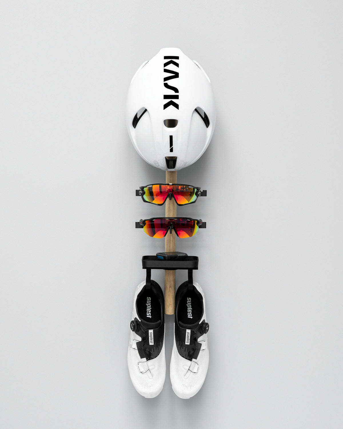 Rack | D . Shoes + 2x Glasses + Helmet + Tray