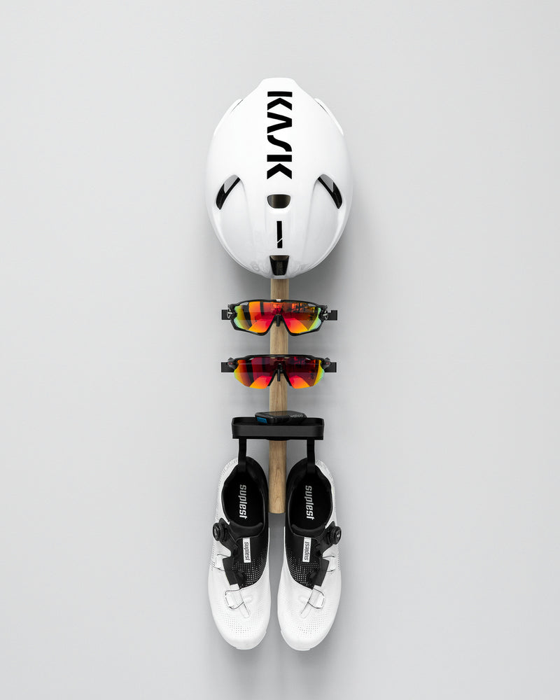 Rack | D . Shoes + 2x Glasses + Helmet + Tray